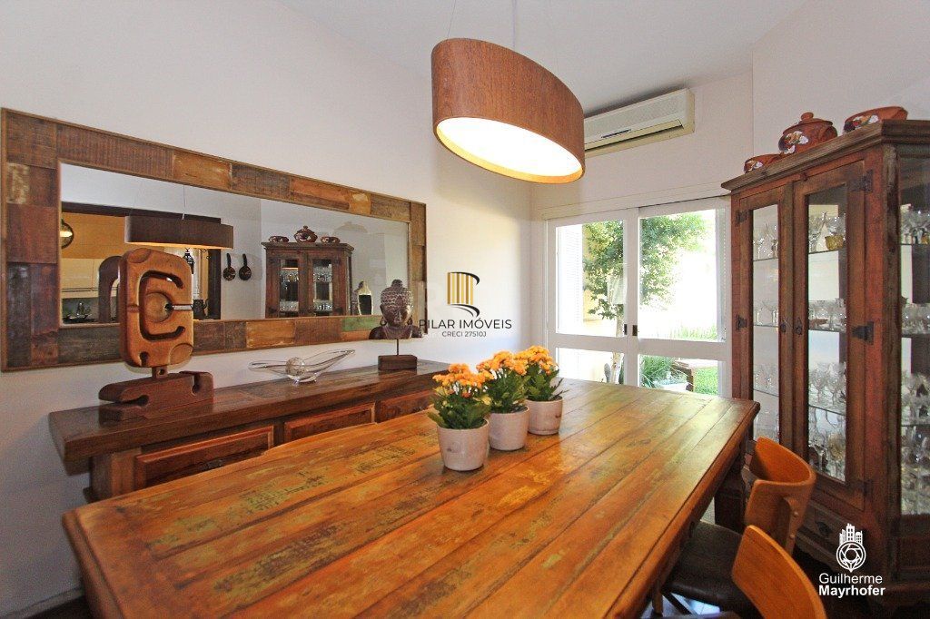 Casa para Venda - 240m², 5 dormitórios, sendo 1 suites, 3 vagas - Menino Deus