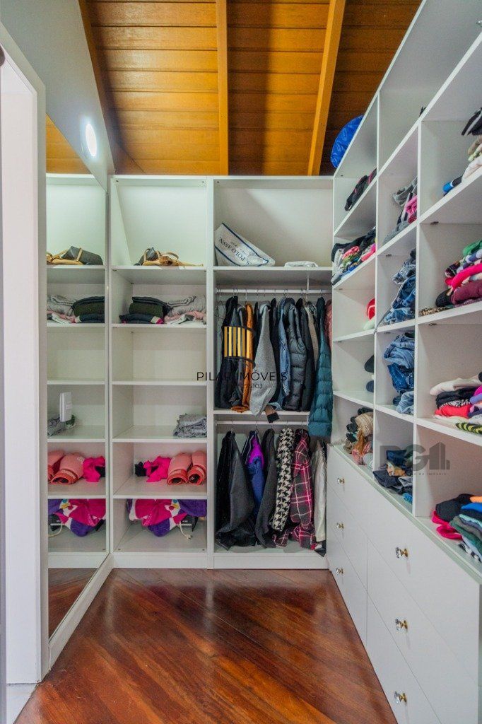 Casa em condomínio de 127m² no bairro Teresópolis
