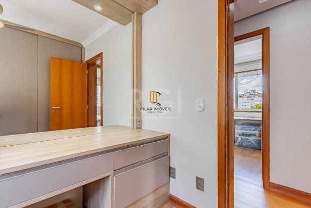 Apartamento à venda em Higienópolis com 236 m², 3 quartos, 1 suíte e 3 vagas.