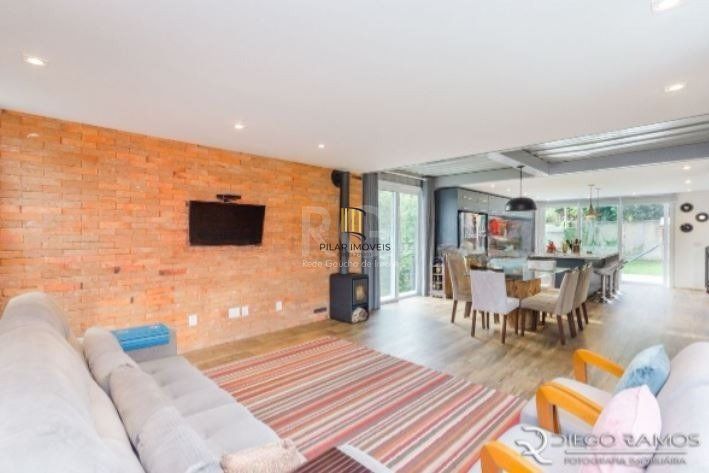 Casa para Venda - 315m², 3 dormitórios, sendo 1 suites, 2 vagas - Teresópolis