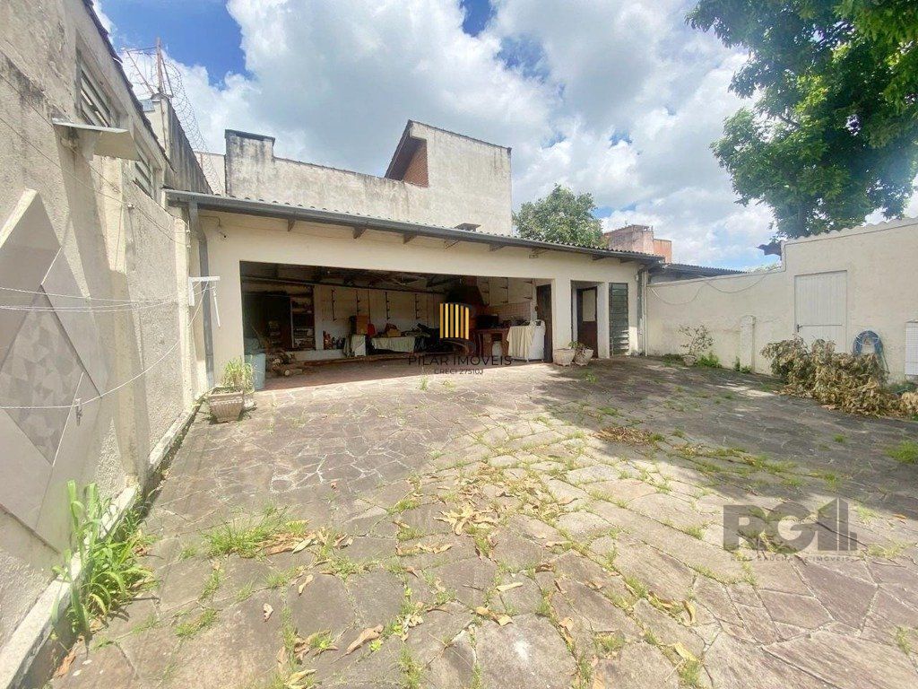 Casa 4 dormitórios no bairro Nonoai