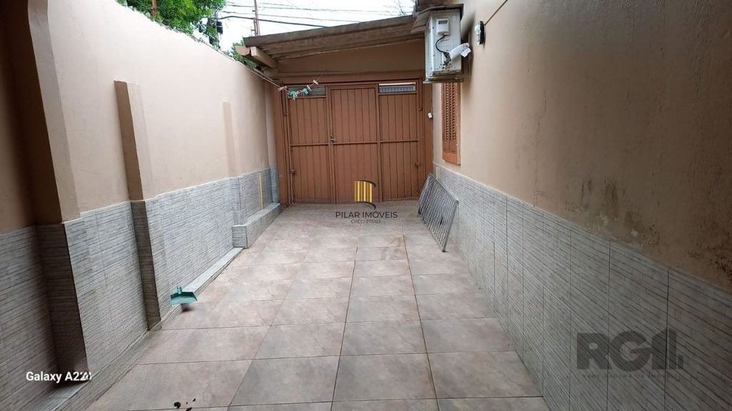 Casa 3 dormitórios no bairro Rubem Berta