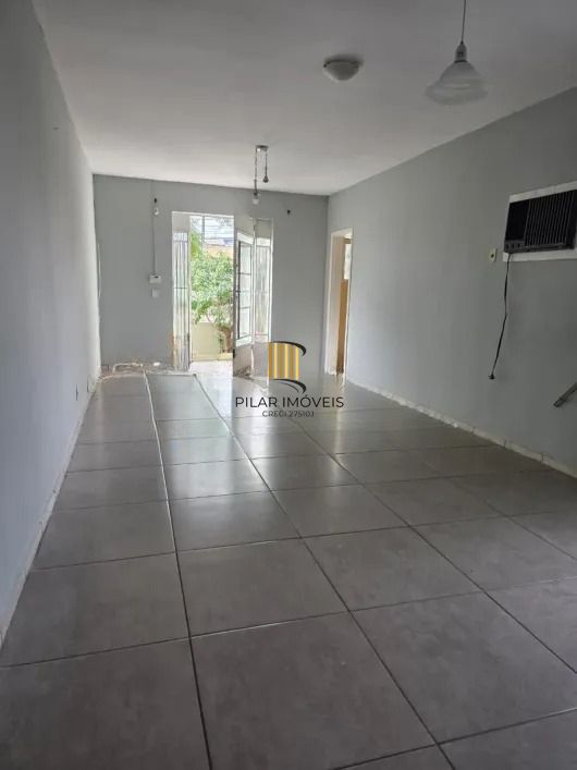 Sobrado com Piscina, Garagem para 3 Carros e Espaço para Salão de Festas à Venda e para Locação em Teresópolis