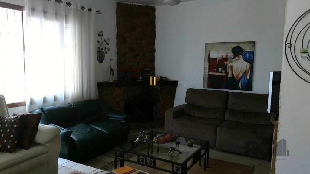 Casa de 3 dormitórios no bairro  Sarandi