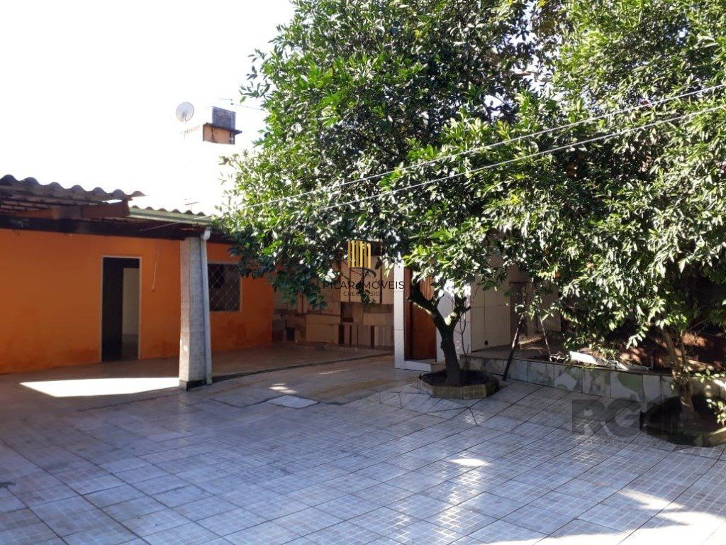 Casa de 3 dormitórios, no bairro Lomba do Pinheiro