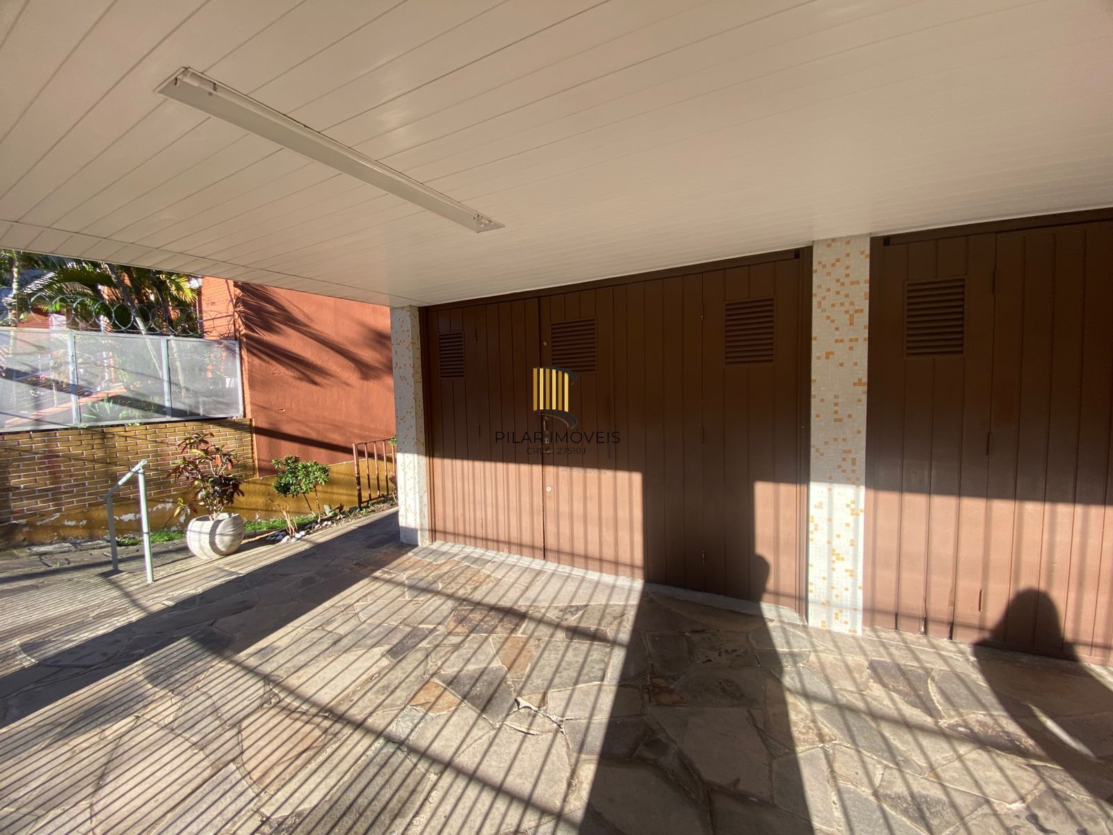 Apartamento 2 Dormitórios com Garagem Coberta à Venda no Bairro Teresópolis – Amplo, Arejado e de Frente, 67m2