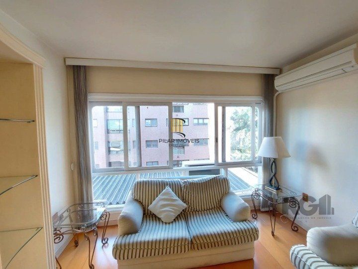 Apartamento com 2 quartos com suite e  1 vaga na Felix da Cunha em Porto Alegre
