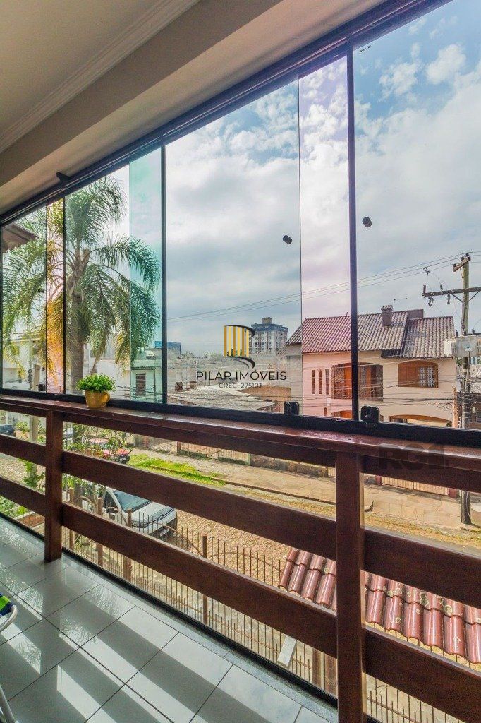 Casa de 4 dormitórios no bairro Sarandi