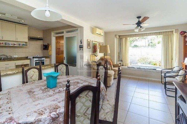 Casa para Venda - 227m², 3 dormitórios, sendo 1 suites, 4 vagas - Azenha