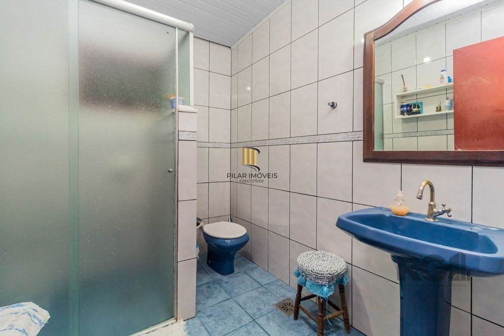 Sobrado de 215m² - 4 dormitórios, 5 vagas no bairro Passo das Pedras