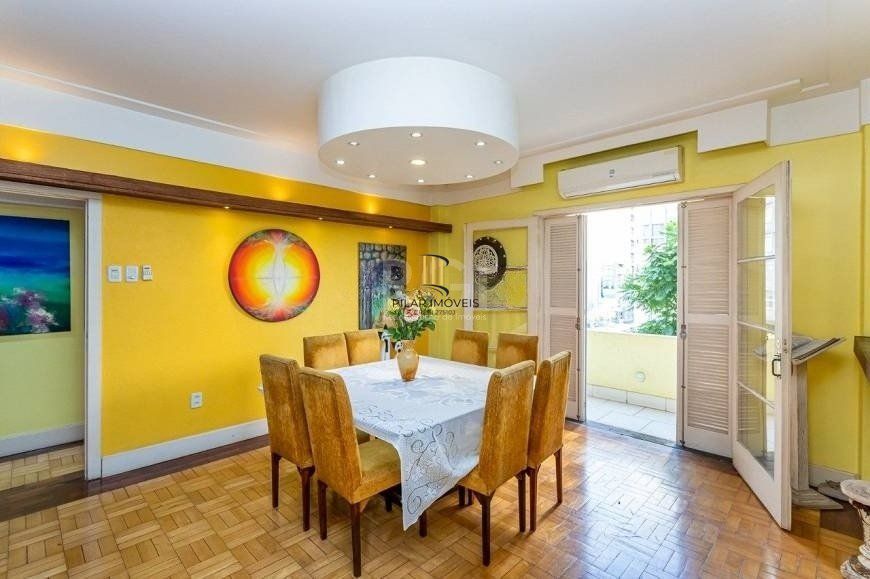 Apartamento 148m² - semi mobiliado, 2 dormitórios, 1 suíte e 1 vaga de garagem no bairro Bom Fim