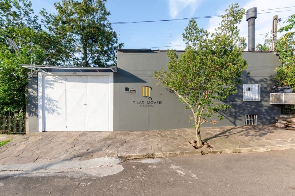 Casa de 2 dormitórios à venda no Bairro na Lomba do Pinheiro - Porto Alegre