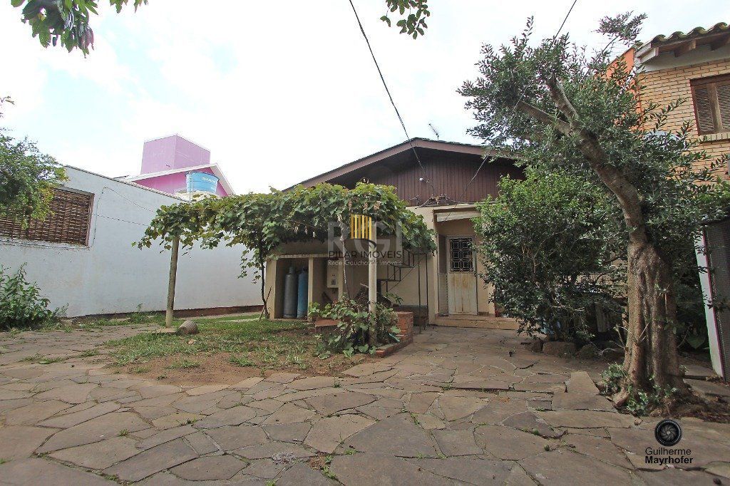 Casa para Venda - 177.58m², 3 dormitórios, sendo 1 suites, 4 vagas - Guarujá