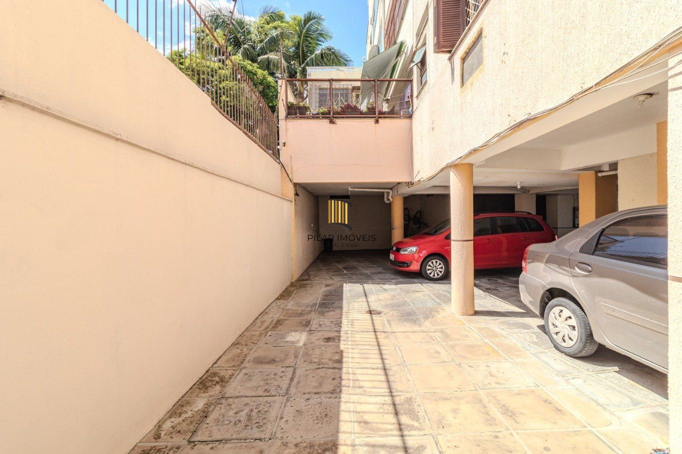 Apartamento de 2 dormitórios à venda em Vila Ipiranga, Porto Alegre.
