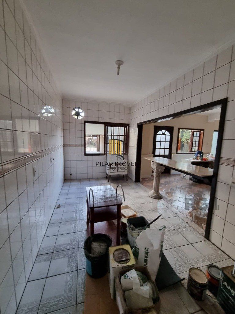 Casa com 3 dormitórios no bairro Sarandi