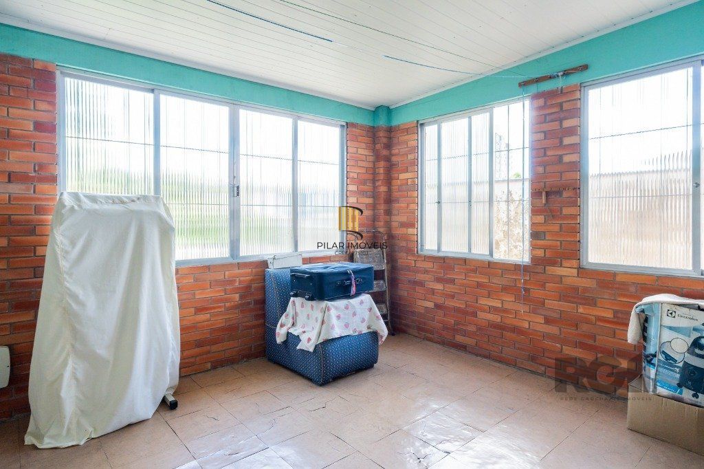 Casa com 4 dormitórios no bairro Gloria