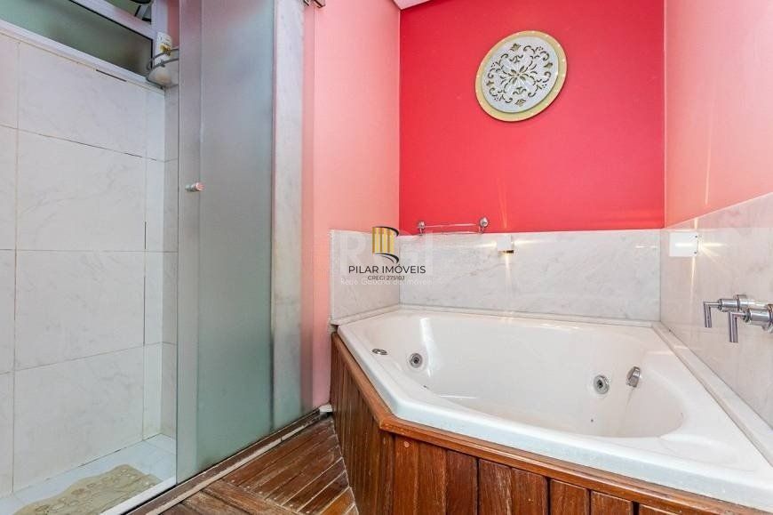 Apartamento 148m² - semi mobiliado, 2 dormitórios, 1 suíte e 1 vaga de garagem no bairro Bom Fim
