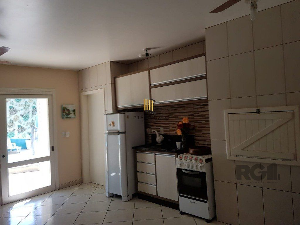Casa 4 dormitórios no bairro Centenário
