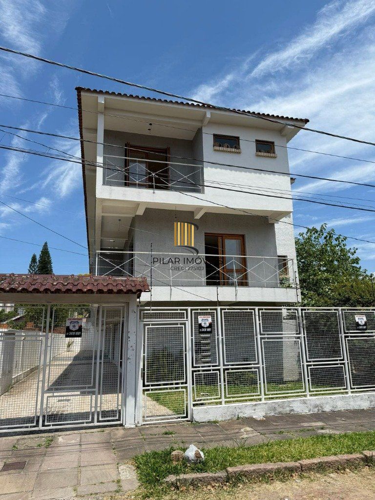 Casa 3 dormitórios no bairro Nonoai