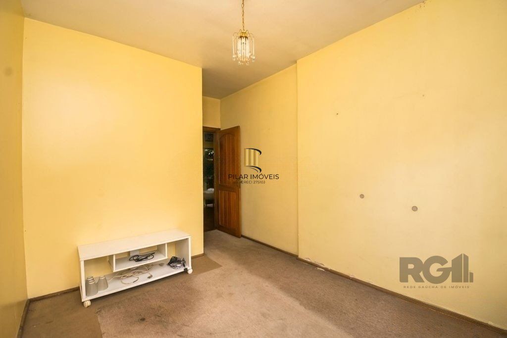 Excelente casa de 354m² com 5 dormitórios e 8 vagas.