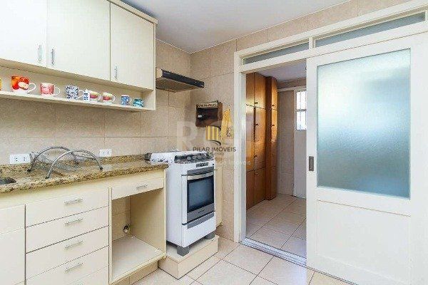 Casa para Venda - 227m², 3 dormitórios, sendo 1 suites, 4 vagas - Azenha