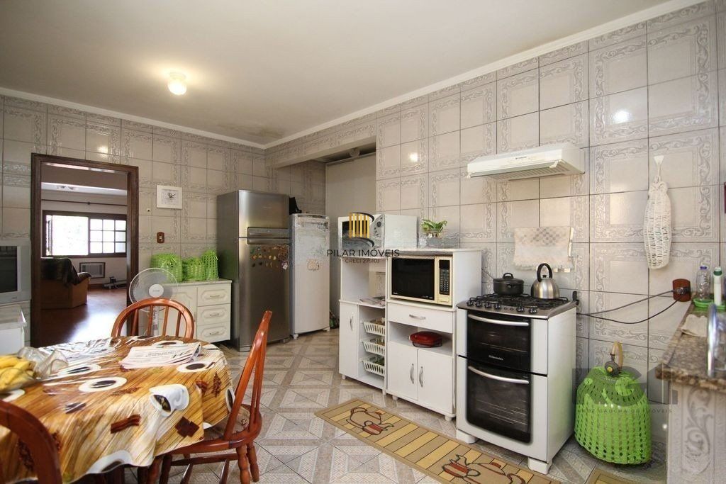 Casa de 2 dormitórios, no bairro Partenon