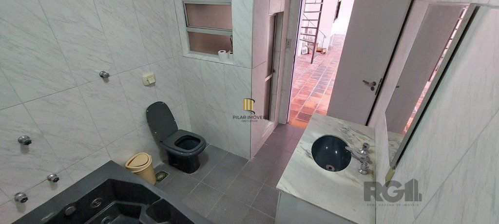 Casa com 3 dormitórios no bairro Sarandi