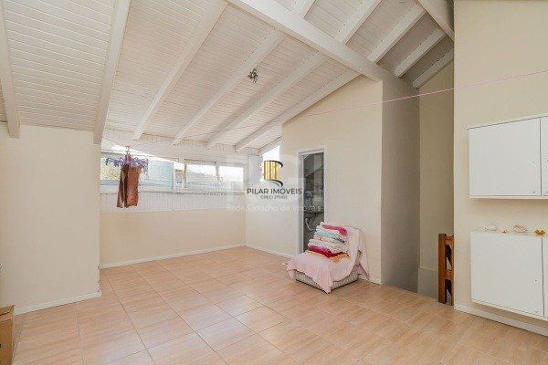 Casa para Venda - 137m², 3 dormitórios, sendo 3 suites, 2 vagas - Hípica