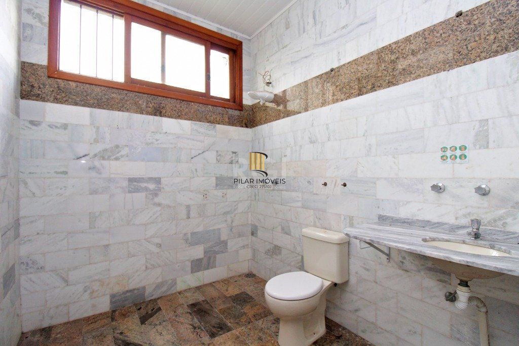Casa para Venda - 840m², 7 dormitórios, sendo 3 suites, 8 vagas - Medianeira