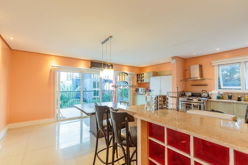 Casa de 498m², bairro Teresópolis