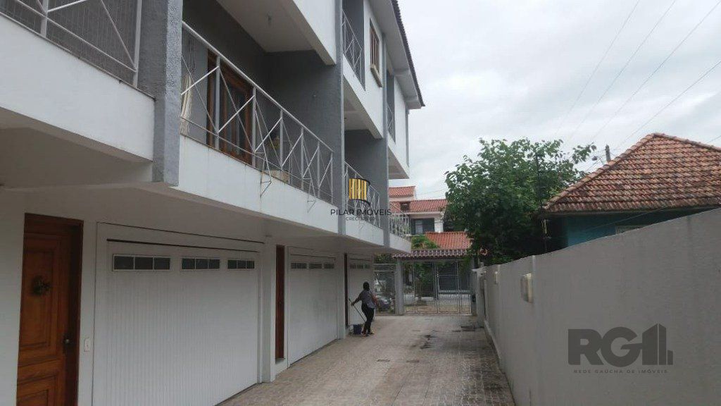 Casa 3 dormitórios no bairro Nonoai