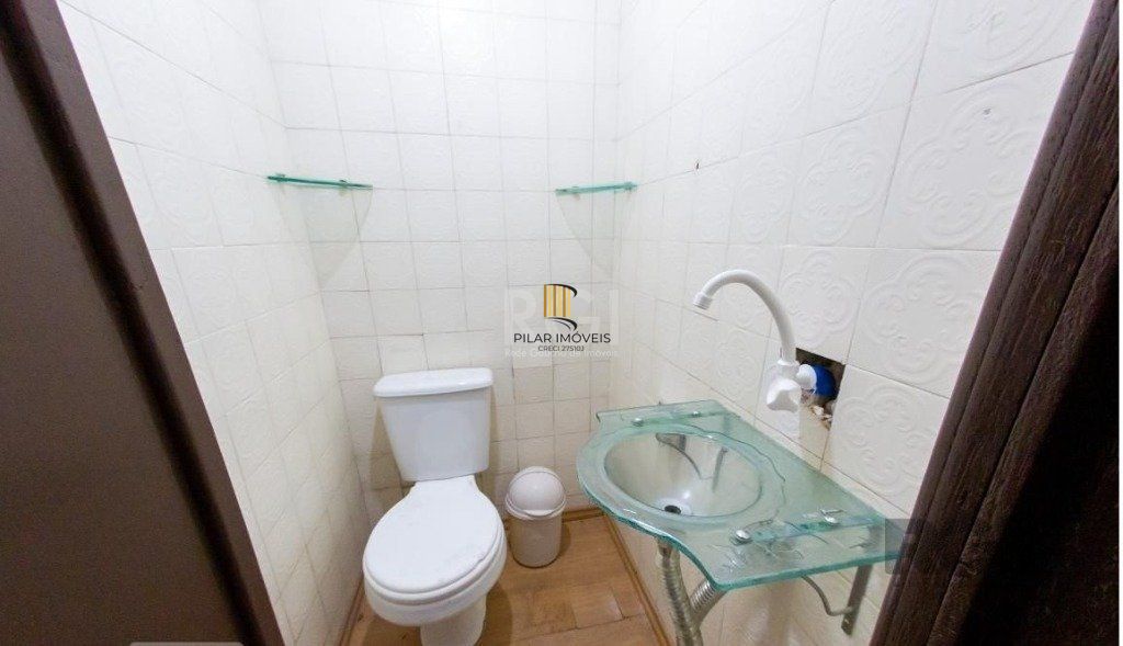 Casa para Venda - 450m², 4 dormitórios, sendo 3 suites, 5 vagas - Nonoai