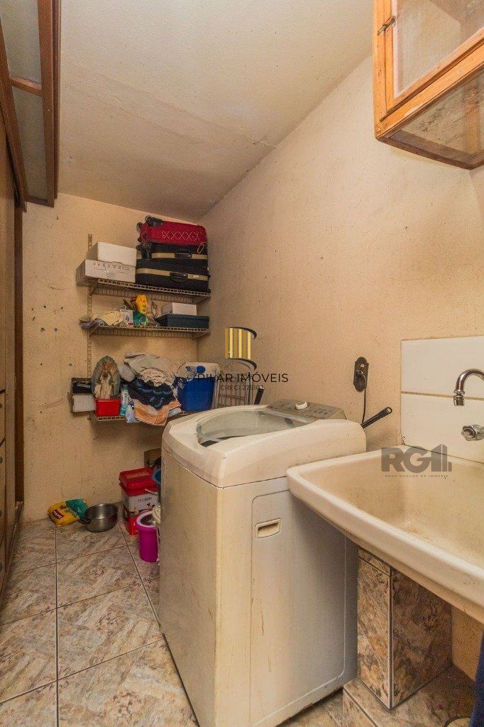 Casa 224m² - 3 dormitórios, 4 vagas no bairro Parque Santa Fé