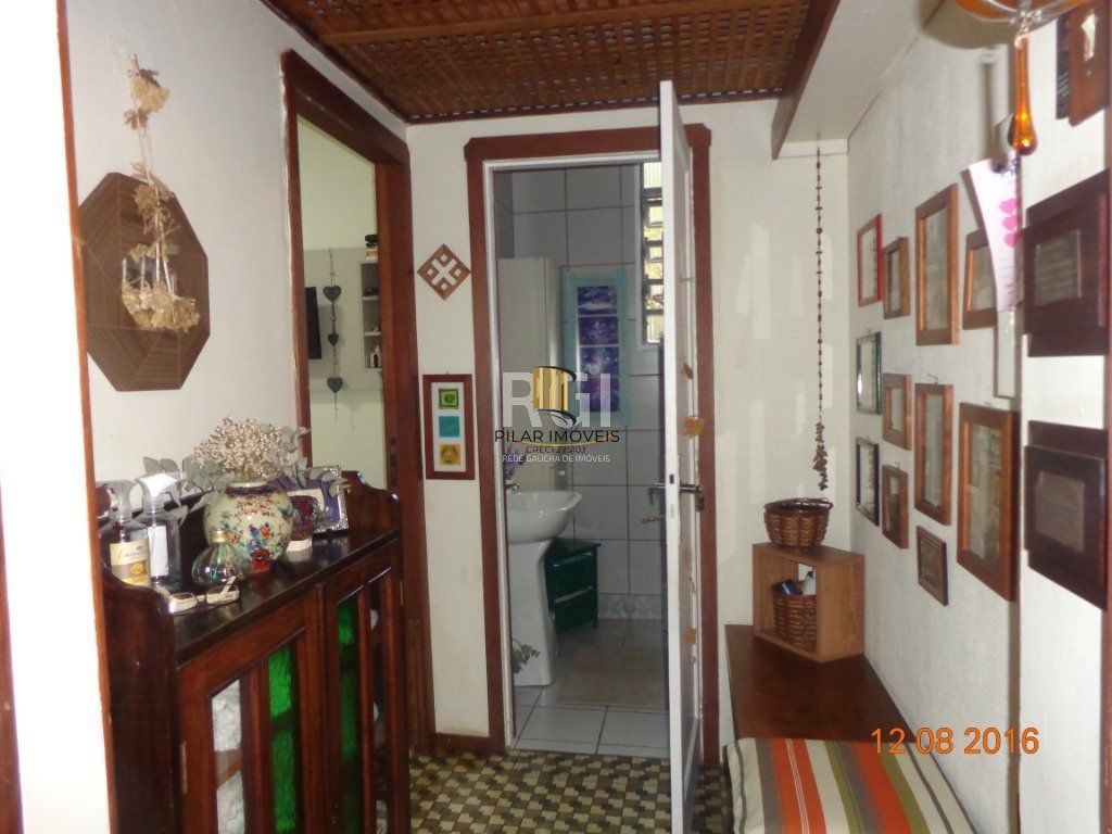 Casa para Venda - 240m², 6 dormitórios, 4 vagas - Teresópolis