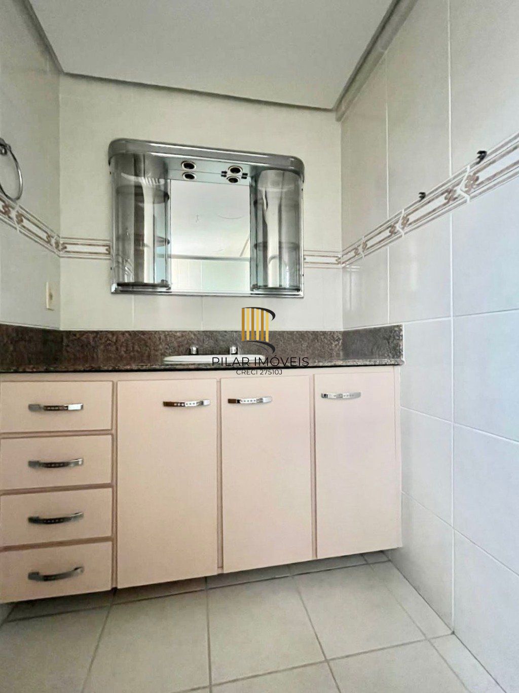 Apartamento de 4 dormitórios e 184m² à venda em Menino Deus, Porto Alegre.