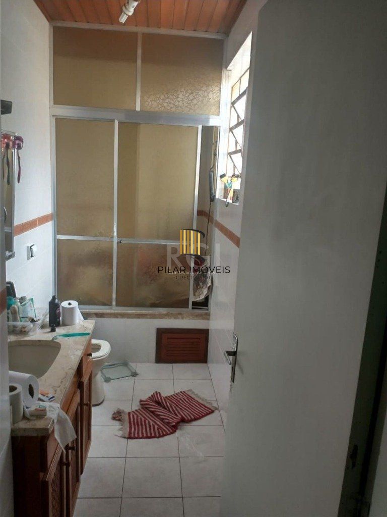 Casa para Venda - 220m², 3 dormitórios, 4 vagas - Teresópolis