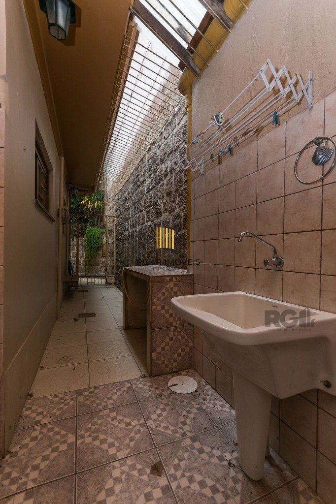 Excelente casa de 150m² com 3 dormitórios e 2 vagas.