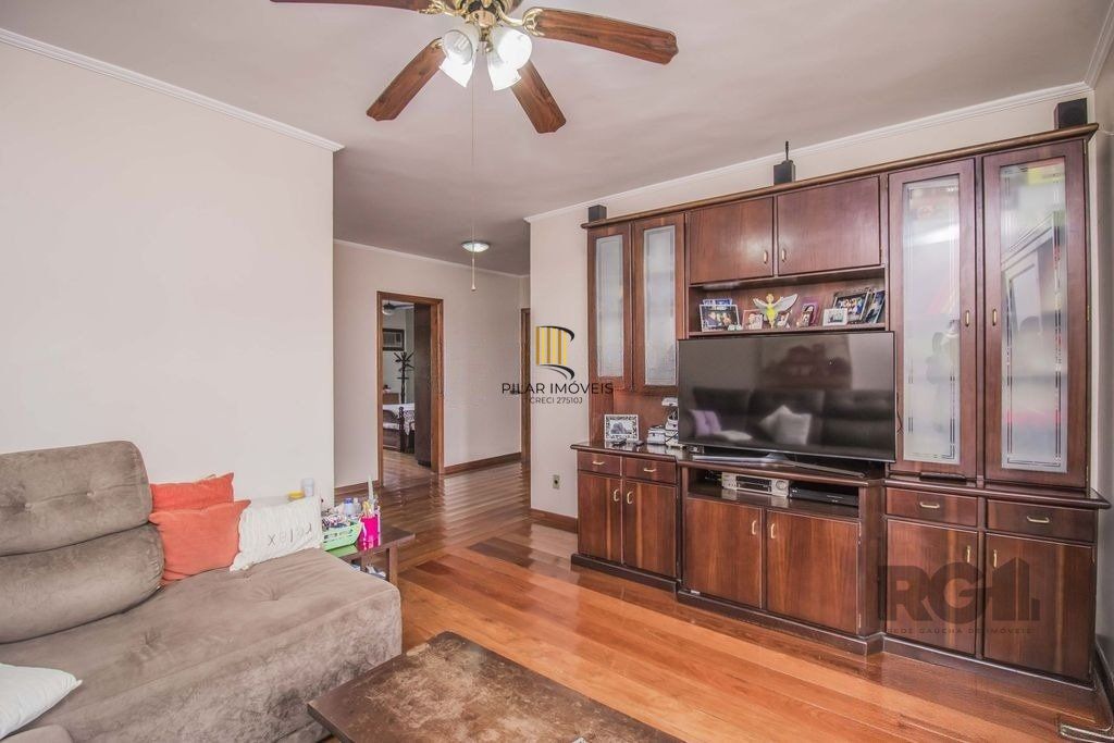Casa de 329m² - 4 dormitórios, 1 suíte, 6 vagas no bairro Vila Jardim