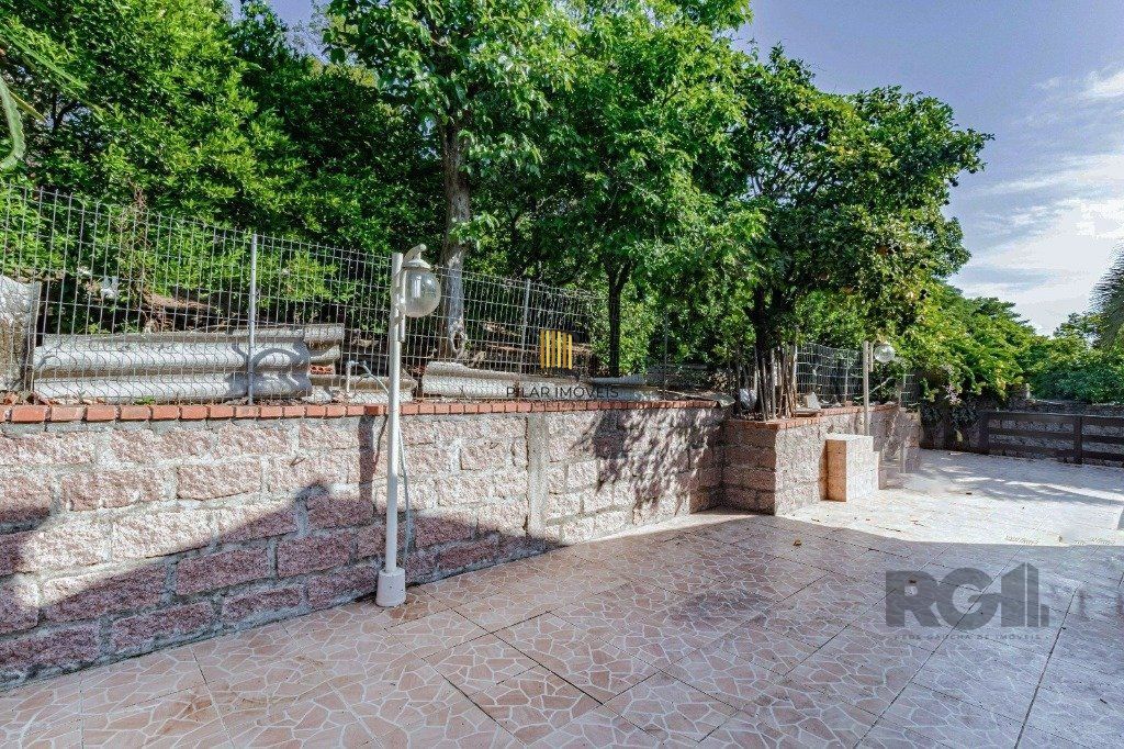 Casa com 267m², 3 dormitórios, 1 vaga no bairro Tristeza