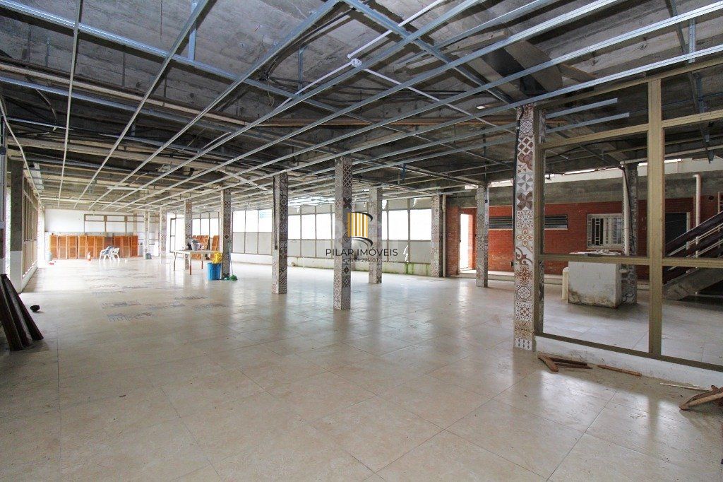Casa para Venda - 840m², 7 dormitórios, sendo 3 suites, 8 vagas - Medianeira