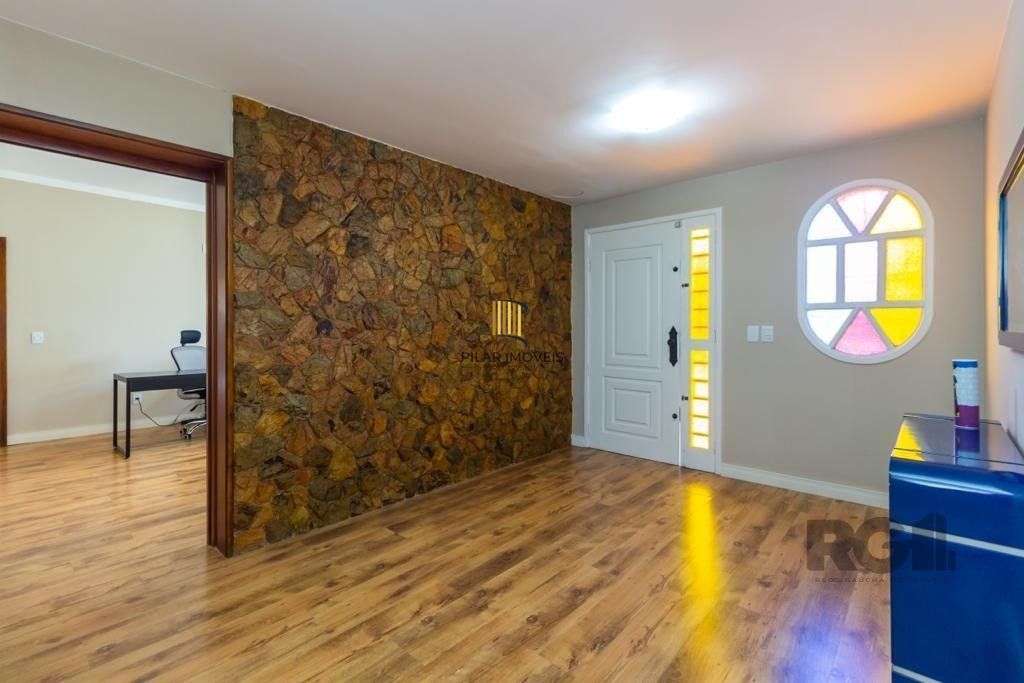Casa de 380m², bairro Guarujá