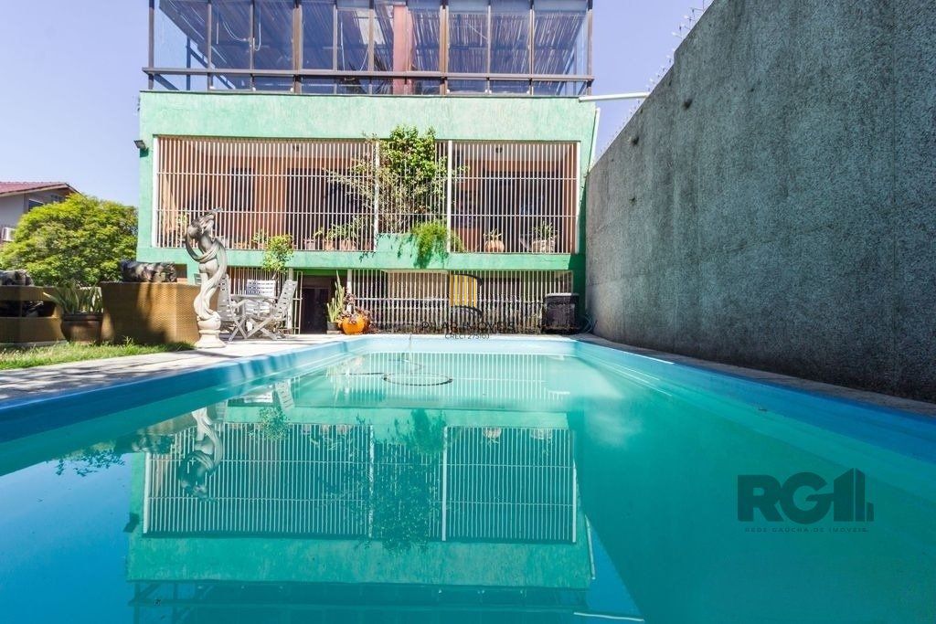 Casa 470m² - 4 dormitórios, 5 vagas no bairro Jardim São Pedro