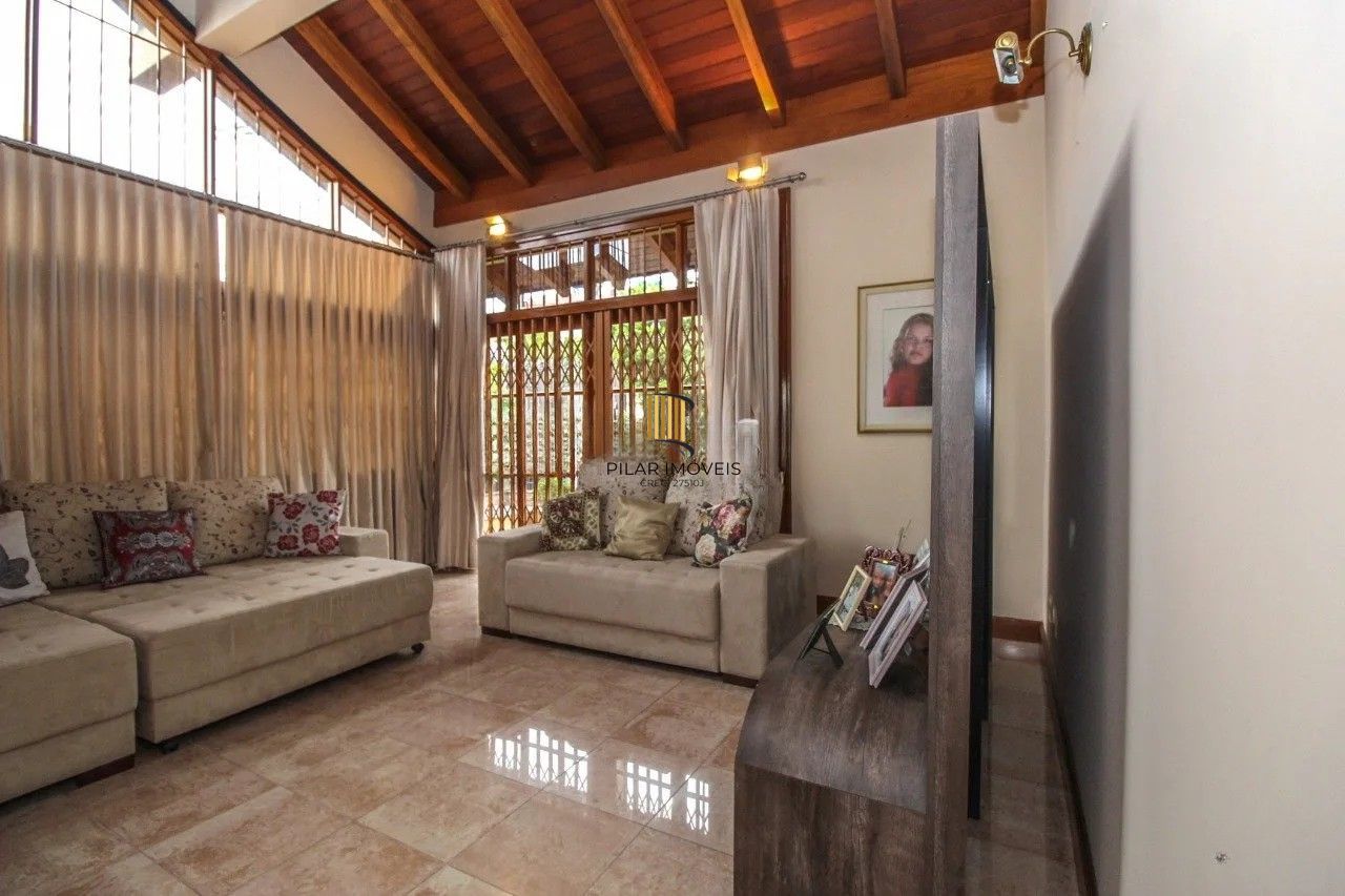 Casa 612m² - 3 suíte, 8 vagas no bairro Medianeira