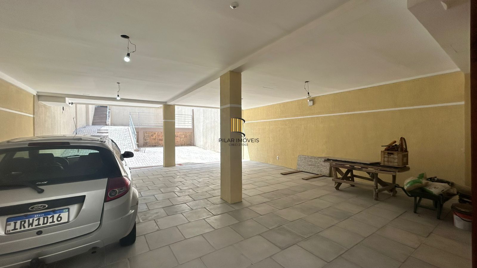 Apartamento 2 dormitórios no bairro Medianeira em Porto Alegre para Alugar