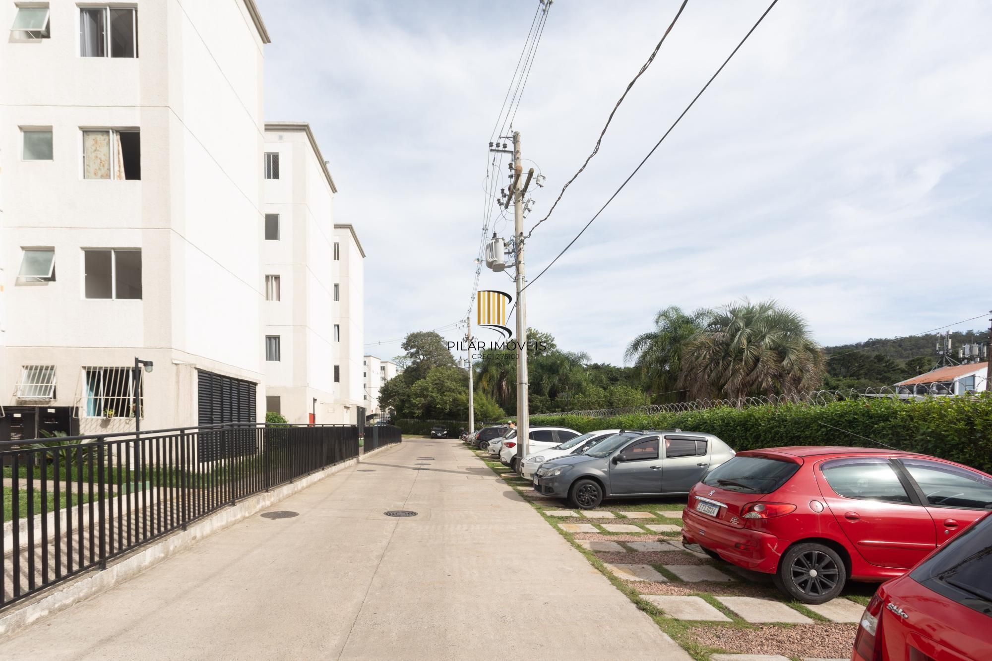 Apartamento á venda de 2 dormitórios no Bairro Protásio Alves.