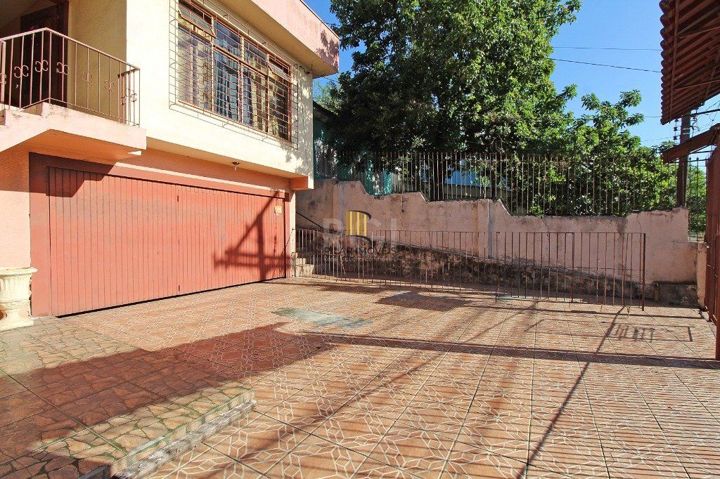 Casa para Venda - 280m², 4 dormitórios, sendo 1 suites, 4 vagas - Bom Jesus