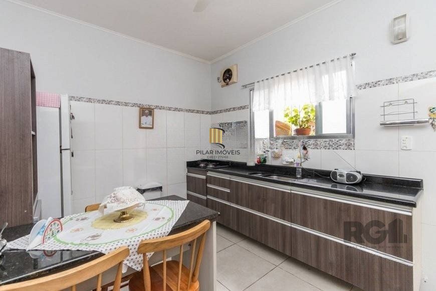 CASA PRÓXIMA AO PONTAL, com 5 vagas, 3 dormitórios!