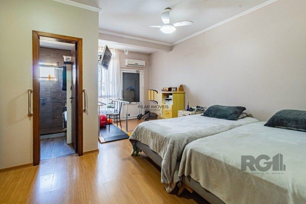 Casa de 3 dormitórios no bairro Cavalhada