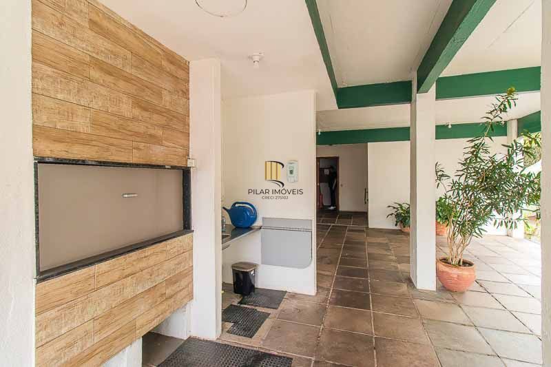 Apartamento de 03 dormitorios e vaga coberta no Menino Deus