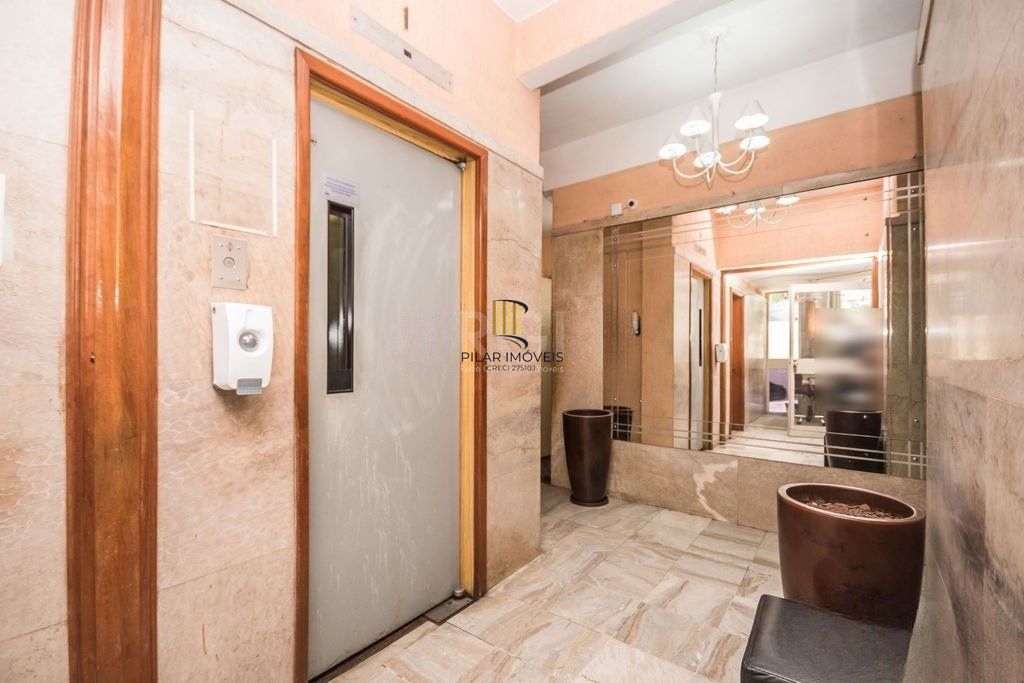 Apartamento 148m² - semi mobiliado, 2 dormitórios, 1 suíte e 1 vaga de garagem no bairro Bom Fim